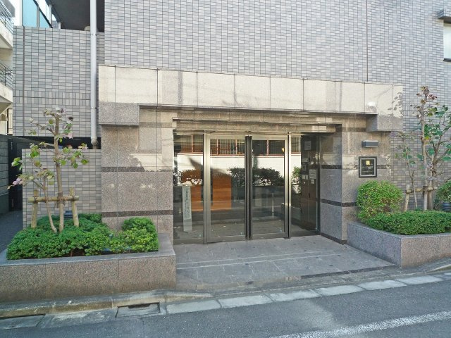 ルーブル経堂のエントランス