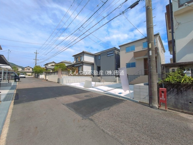 リーブルガーデン高森台五丁目の前面道路含む現地写真