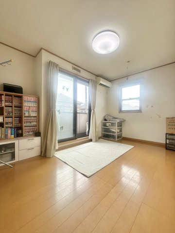 葛飾区奥戸4丁目中古住宅の洋室|居室