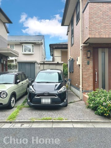 葛飾区奥戸4丁目中古住宅の駐車場
