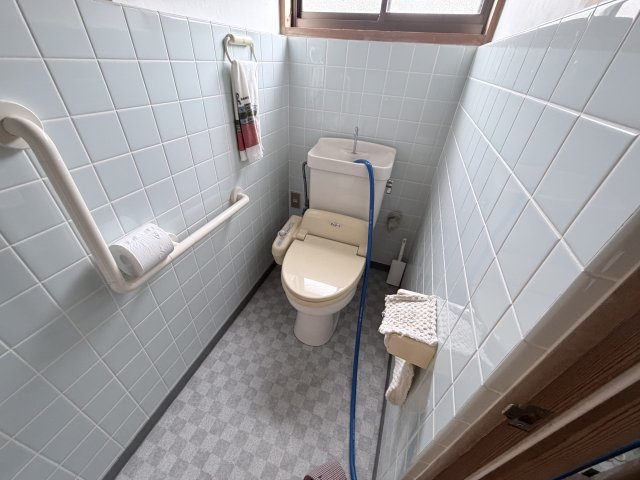 西脇市黒田庄町田高の中古一戸建のトイレ