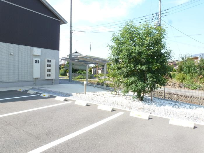 ラピス・コート Bの駐車場