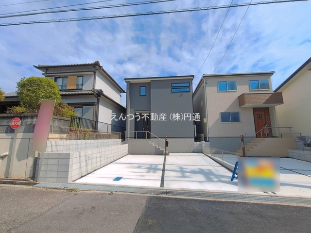 リーブルガーデン高森台五丁目の前面道路含む現地写真