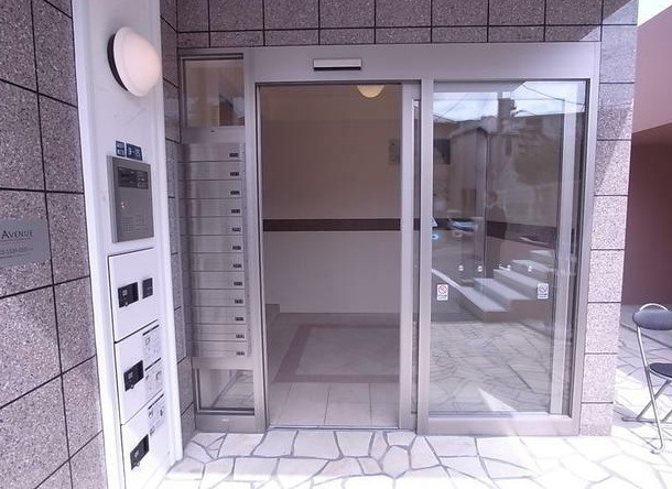 ロイヤルパレスのエントランス|毎日通るエントランスはこのようになっています