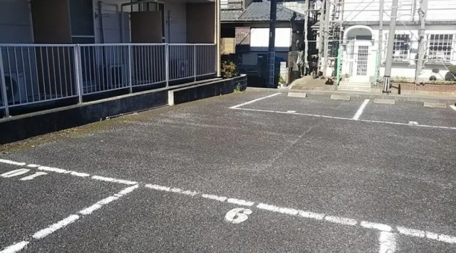 レオパレスドミール大和の駐車場