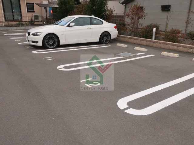 カルフール前沢の駐車場
