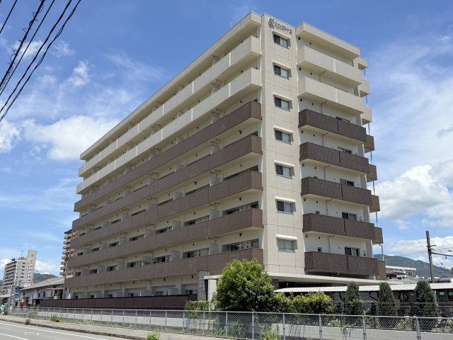 アルファスマート広の外観|JR「広駅」徒歩11分。周辺にお買い物施設も充実している立地です。