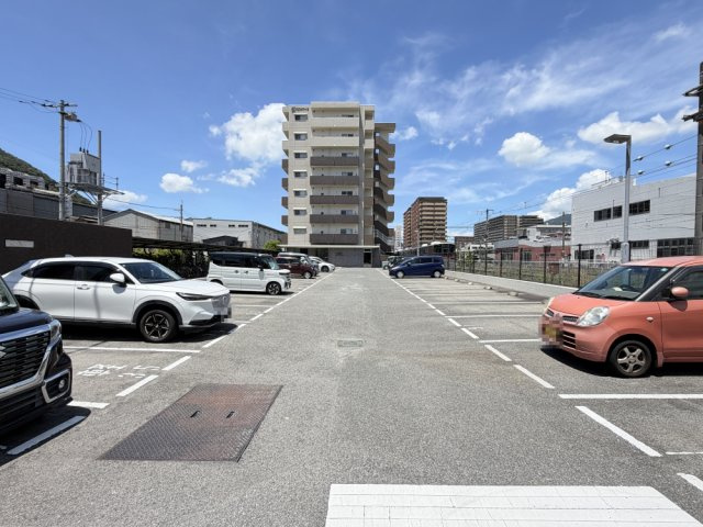 アルファスマート広の駐車場|平面駐車場です。空き状況につきましてはお問い合わせください。
