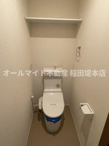 稲城市東長沼のアパートのトイレ