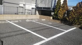 レオパレスグランエレガンスの駐車場