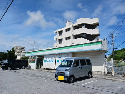 【周辺】 | グランビスタ | ファミリーマート小禄バイパス店まで650m