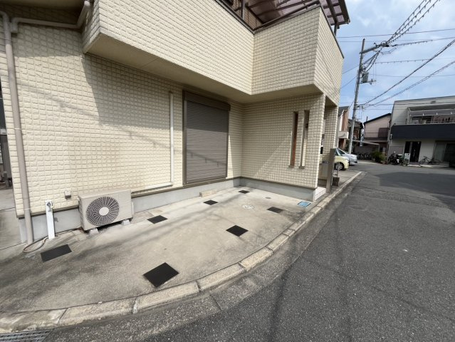 大東市三箇5　中古戸建の駐車場|2台駐車可能♪