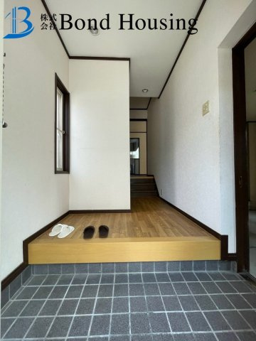 LDK21帖で開放感あり　松が丘1丁目　中古戸建の玄関