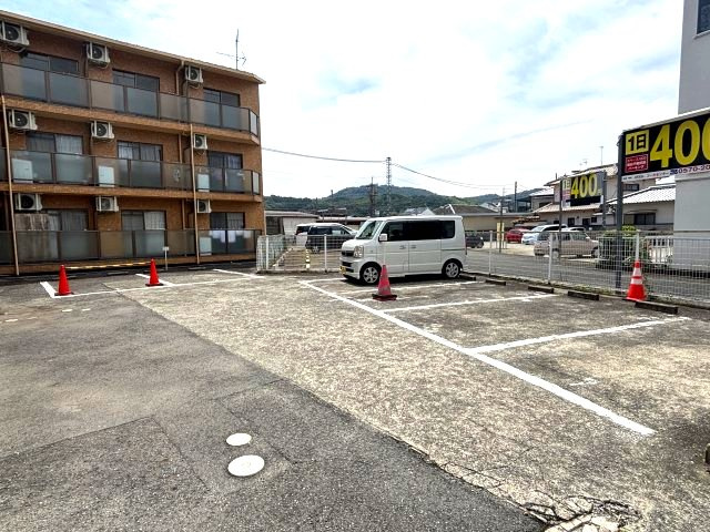 スクエア錦織の駐車場