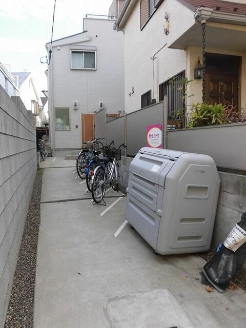 ＩＩＥ和泉のロビー|■駐輪場■敷地内ゴミ置き場