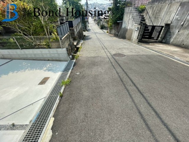 「60坪以上」「眺望良好」東朝霧丘　築50年の前面道路含む現地写真