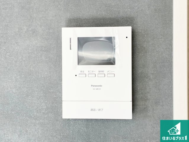 ■宝塚市山本野里　第1期　新築一戸建ての防犯設備|カラーモニターインターホン！声だけでなく来訪者の姿や顔がモニターで確認できるので、小さなお子様がいらっしゃるご家庭でも安心できます！
