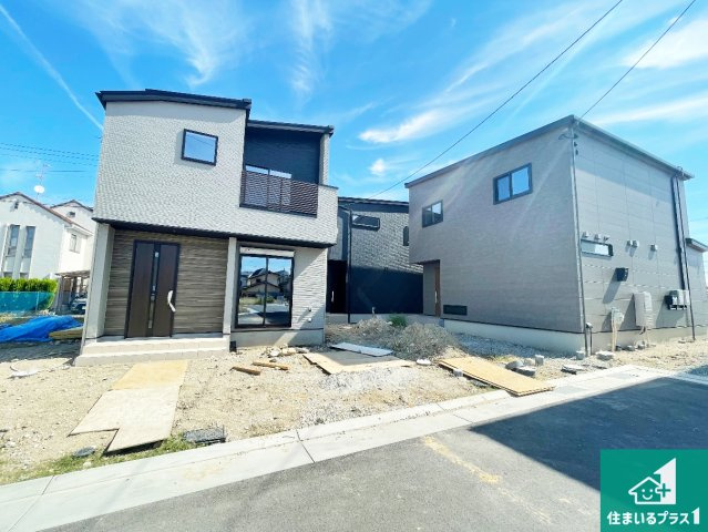 ■宝塚市山本野里　第1期　新築一戸建ての前面道路含む現地写真|周辺は閑静な住宅街！前面道路広々で車の出し入れも便利です。駐車が苦手な方でも安心して車庫入れできます！