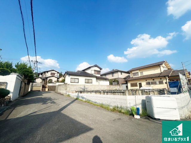 川西市大和東　第1期　新築一戸建ての前面道路含む現地写真|周辺は落ち着いた街並みの住宅地！子育てがしやすい住環境です！まだ未完成ですが、現地でしかわからない事もございます。是非一度ご覧ください。