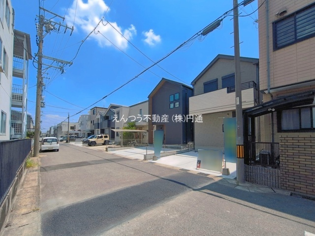 ハートフルタウン西本町3丁目の前面道路含む現地写真