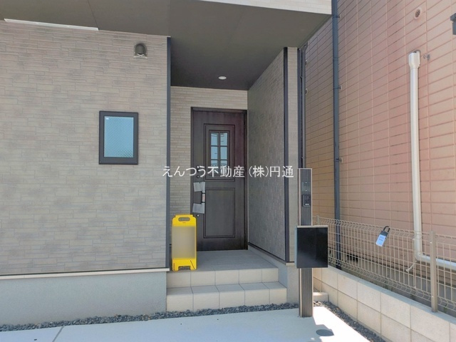 ハートフルタウン西本町3丁目の玄関