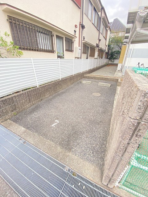 レオパレスシャンブルの駐車場
