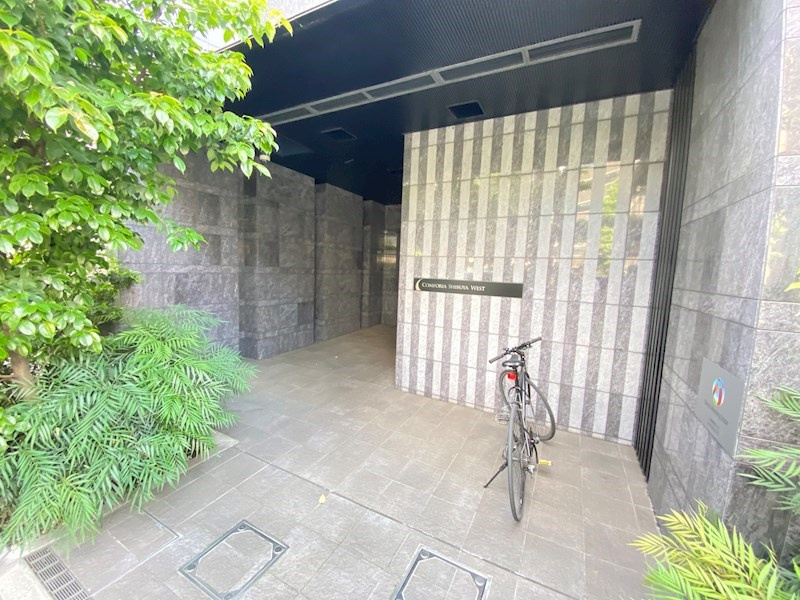 コンフォリア渋谷WESTのエントランス