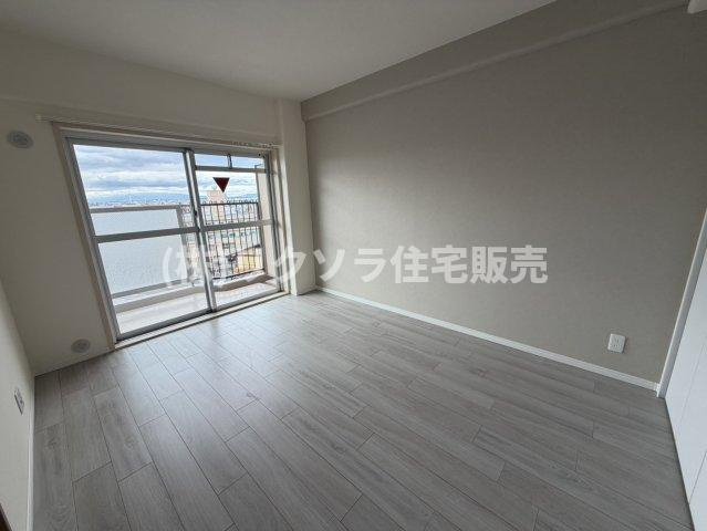 寝屋川日光ハイツの洋室|洋室6.3帖
■物件内覧・資金計画相談・住宅ローン相談、リフォーム相談、お問合せ受付中■
※当日・翌日のご内覧、ご相談はお電話でのお問合せがスムーズです！