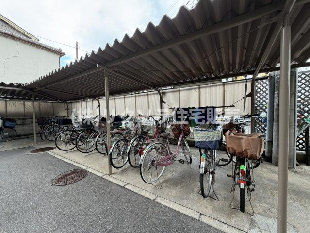 寝屋川日光ハイツの駐輪場|■物件内覧・資金計画相談・住宅ローン相談、リフォーム相談、お問合せ受付中■
※当日・翌日のご内覧、ご相談はお電話でのお問合せがスムーズです！