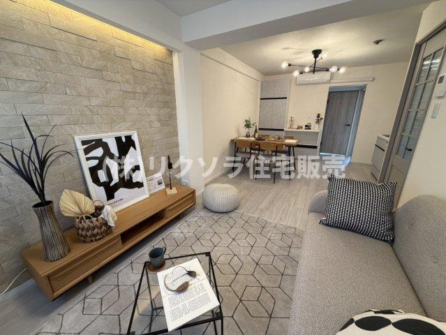 寝屋川日光ハイツの居間・リビング|LDK13.4帖
■物件内覧・資金計画相談・住宅ローン相談、リフォーム相談、お問合せ受付中■
※当日・翌日のご内覧、ご相談はお電話でのお問合せがスムーズです！