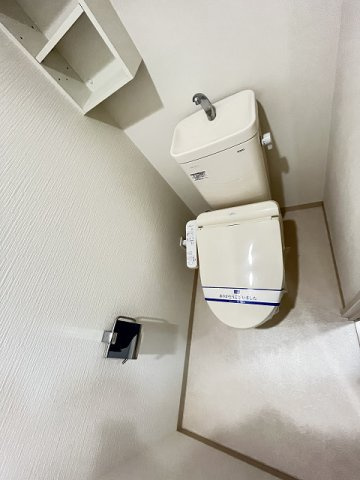 レイワニティプレイスのトイレ|落ち着いた色調のトイレです
