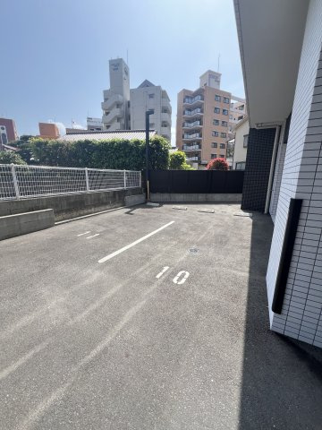 ギャラクシー南福岡駅前の駐車場