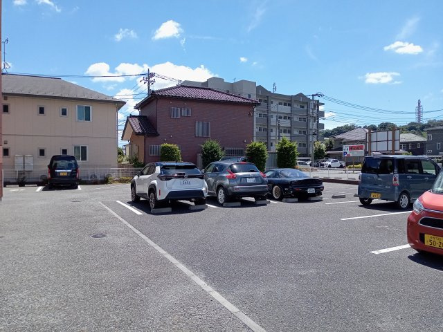 稲城市矢野口の賃貸マンションの駐車場