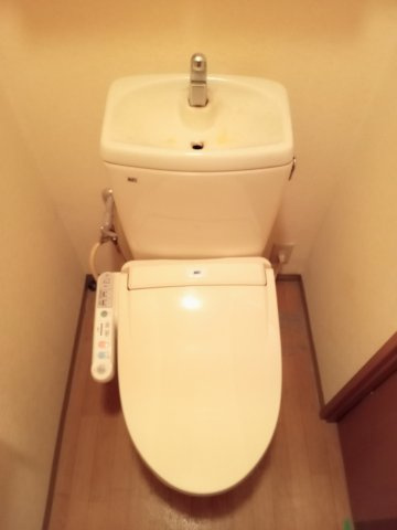 稲城市矢野口の賃貸マンションのトイレ