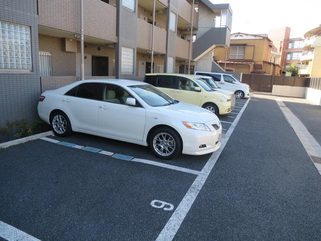パレソレイユの駐車場|敷地内に駐車場あります♪（要空き確認）