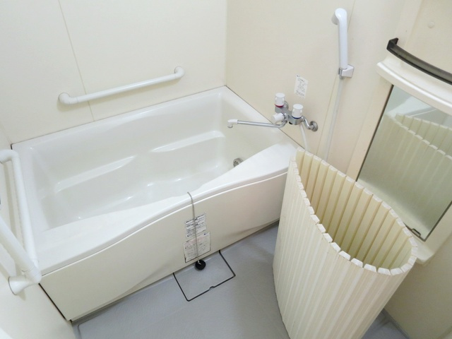 パレソレイユの浴室|白さが眩しいお風呂です☆
