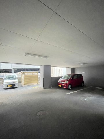 ダイナコート天神南 の駐車場