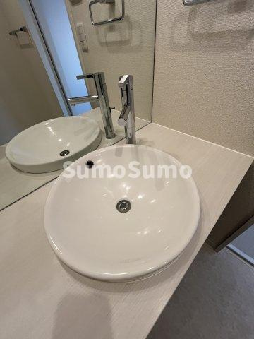 グランデュオ駒沢Ⅱの独立洗面台|朝の支度にも助かる、独立の洗髪洗面化粧台