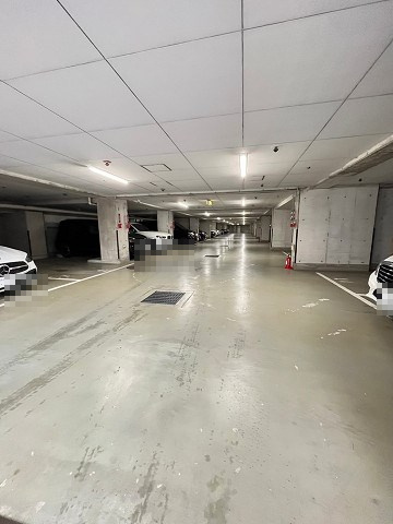 白鷹松下町マンションの駐車場