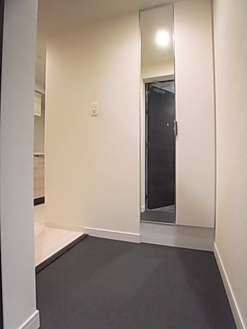 プレサンス神戸元町ベルシオンの玄関