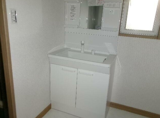 ●津市下弁財津興 中古戸建の独立洗面台
