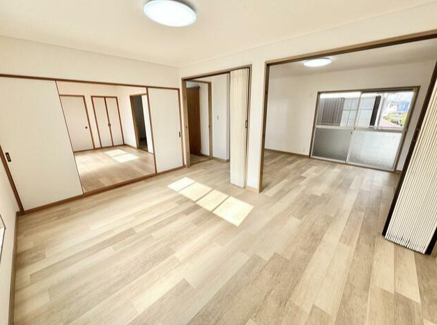 ●津市下弁財津興 中古戸建の洋室