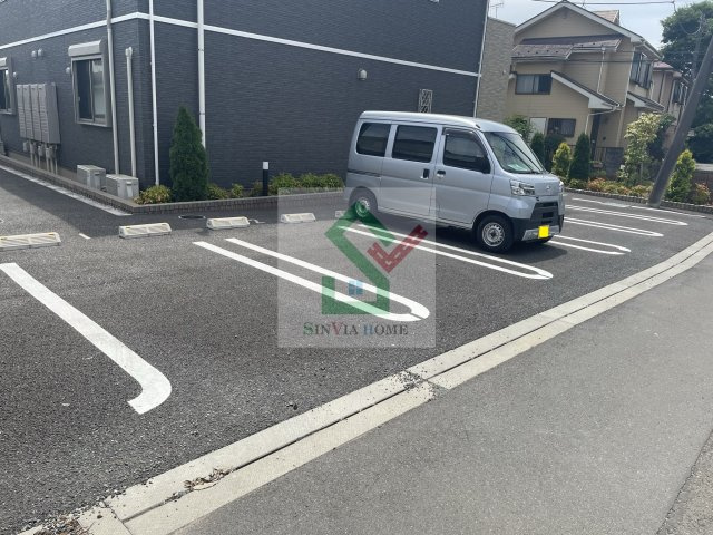 ルミエールジャルダンの駐車場