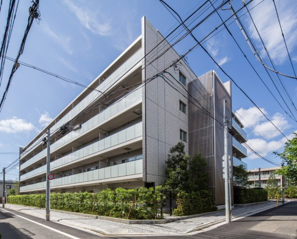 【外観】 | ザ・パークハビオ高円寺 | 鉄筋コンクリート造のがっちりとした建物。