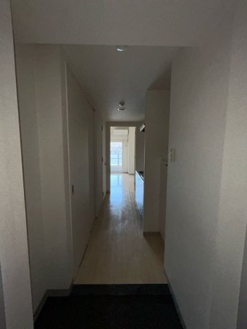 ロイスグラン神戸下沢通の玄関