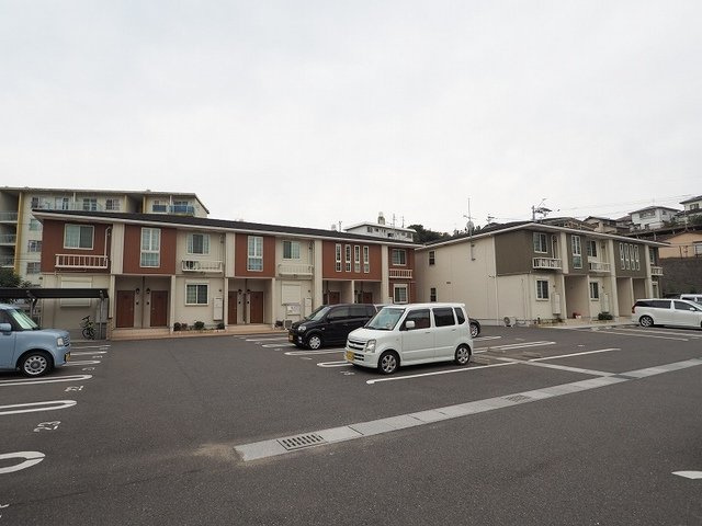 【駐車場】 | フレシール小倉東Ｒ | 駐車場に車を止められます