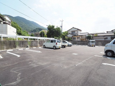 【駐車場】 | 小文字ヒルⅠ | 駐車場です