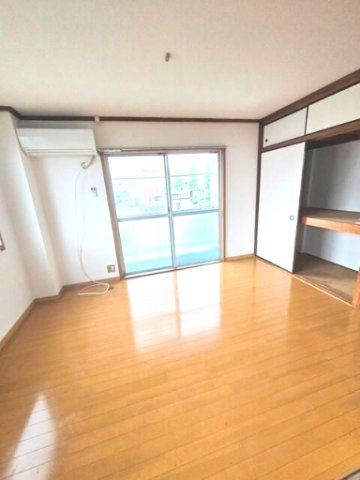 江戸川区西瑞江３丁目の賃貸マンションの居間・リビング