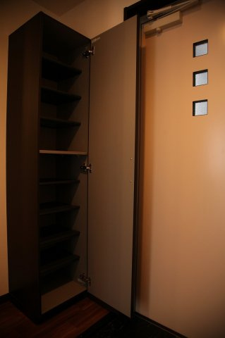【玄関】 | ビータス竹下弐番館 | 収納もある玄関です※写真は類似です