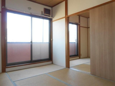 【寝室】 | ハラックスⅡ | 広くて明るい寝室